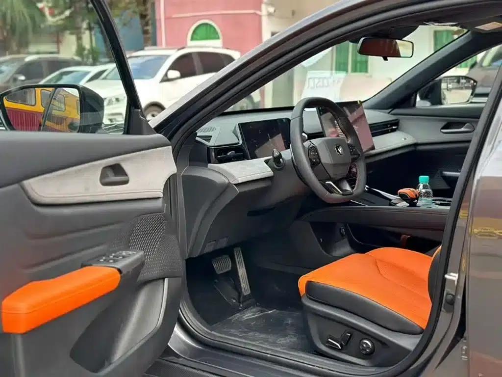Changan UNI-V 2025 Model, Third Generation, 1.5T 500Bar Premium Edition — миниатюра 4