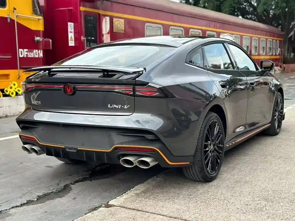 Changan UNI-V 2025 Model, Third Generation, 1.5T 500Bar Premium Edition — миниатюра 9