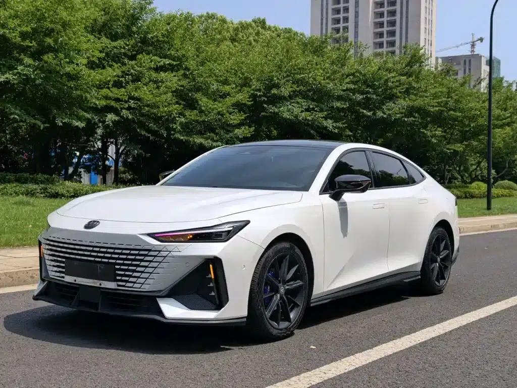 Changan UNI-V 2022 1.5T Smart Navigation Edition — миниатюра 1