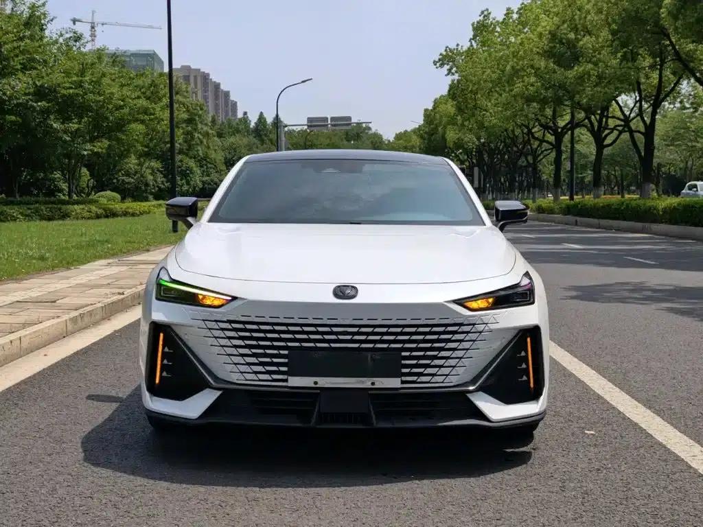 Changan UNI-V 2022 1.5T Smart Navigation Edition — миниатюра 2
