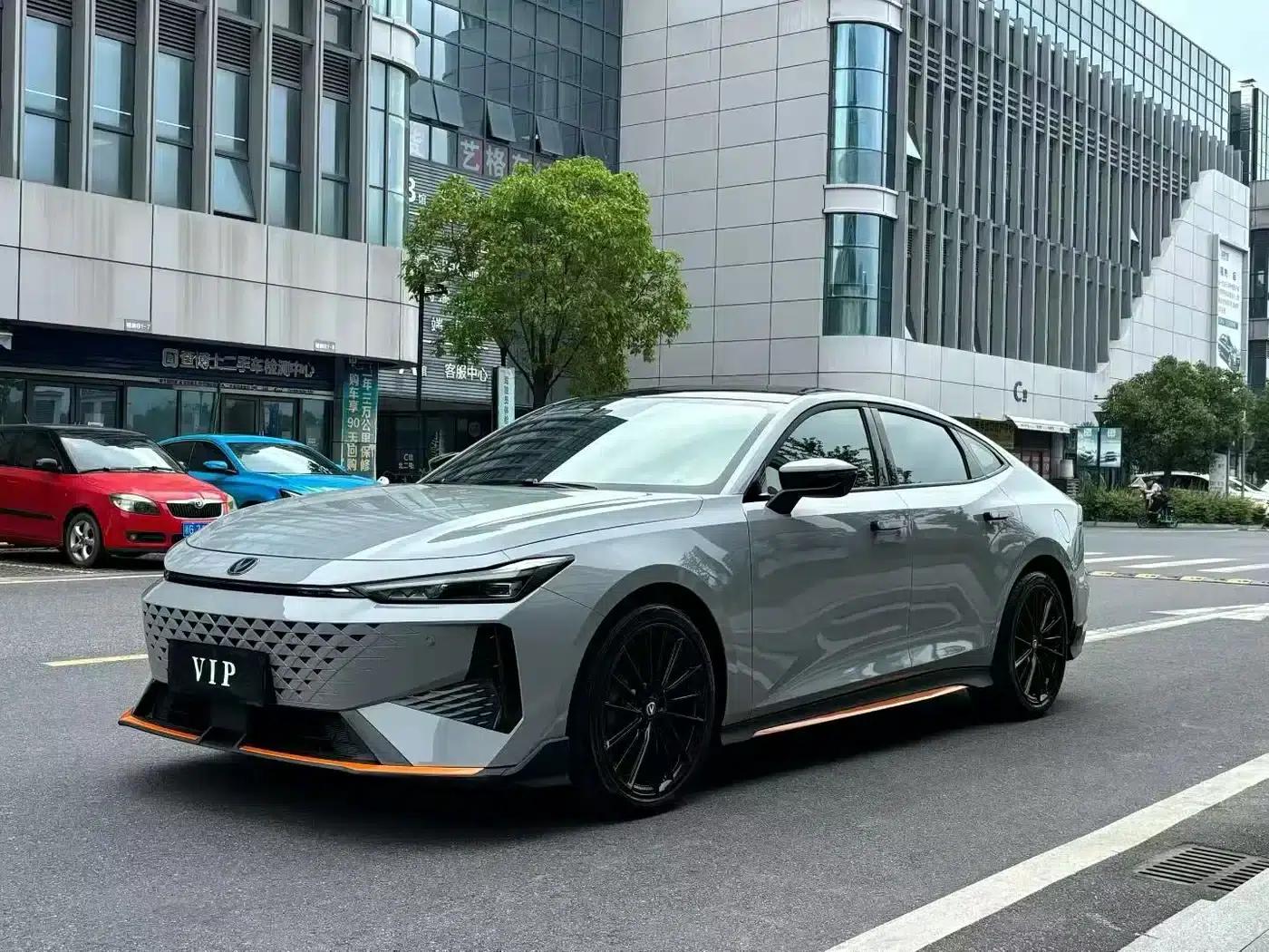 Changan UNI-V 2024 1.5T Premium Sport — миниатюра 1