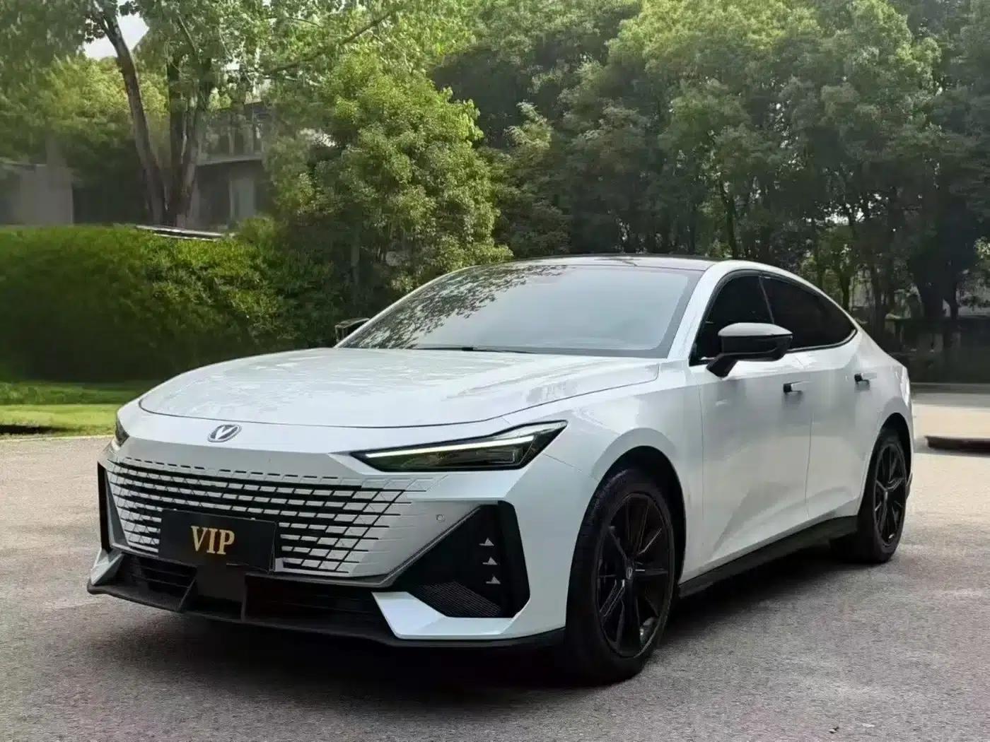 Changan UNI-V 2023 1.5T Sport Edition — миниатюра 1