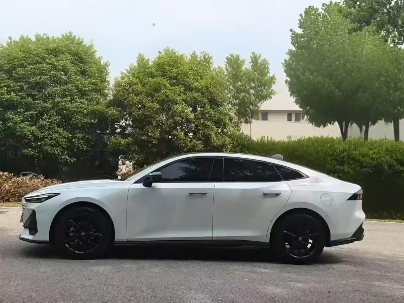 Changan UNI-V 2023 1.5T Sport Edition — миниатюра 2