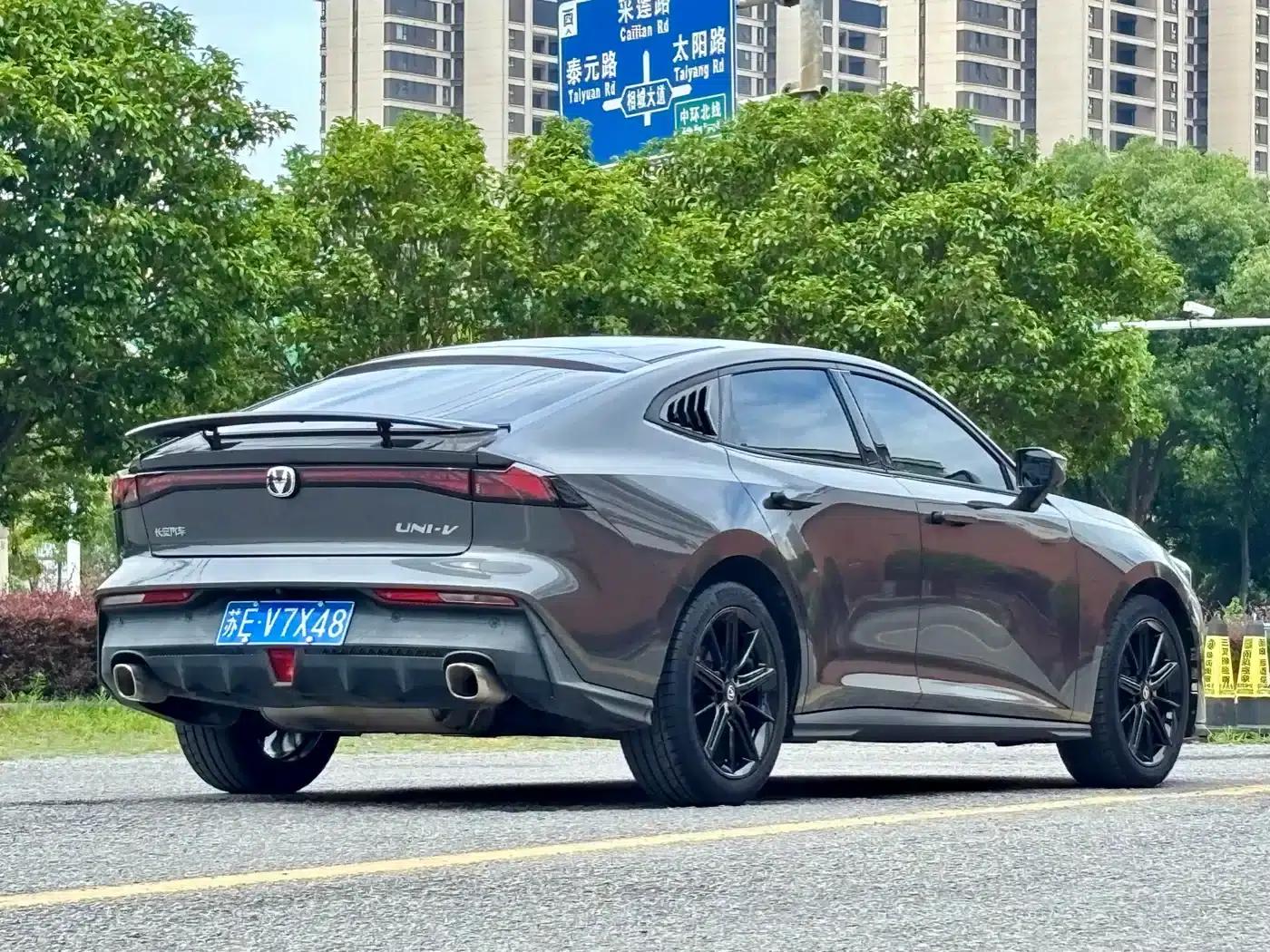 Changan UNI-V 2022 1.5T Premium Edition — миниатюра 6