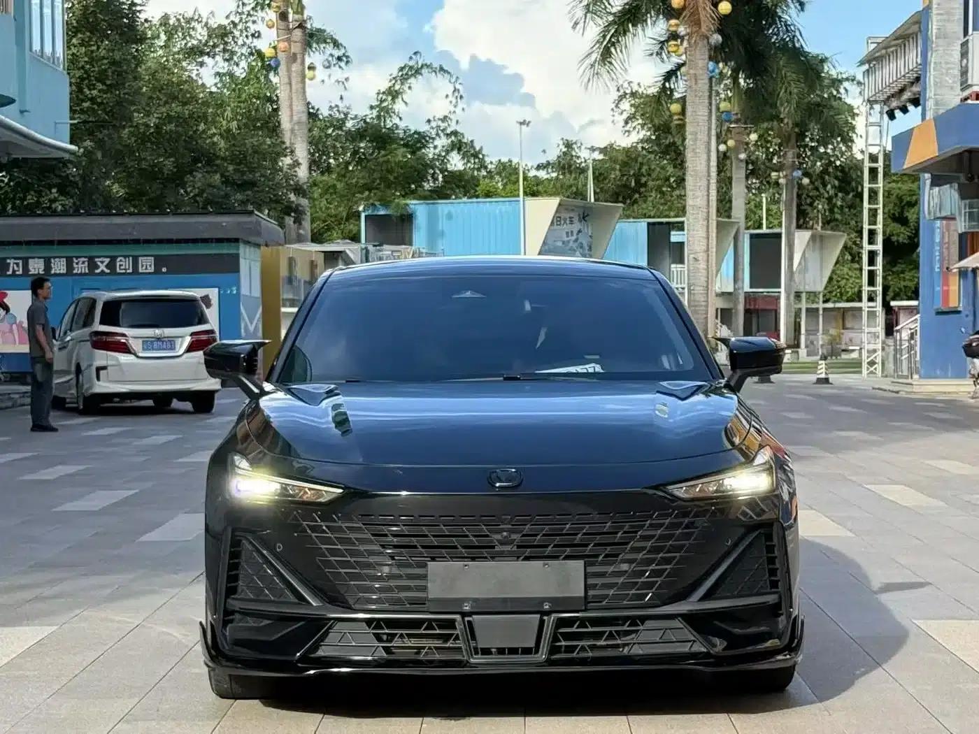 Changan UNI-V 2022 1.5T Sport Edition — миниатюра 2