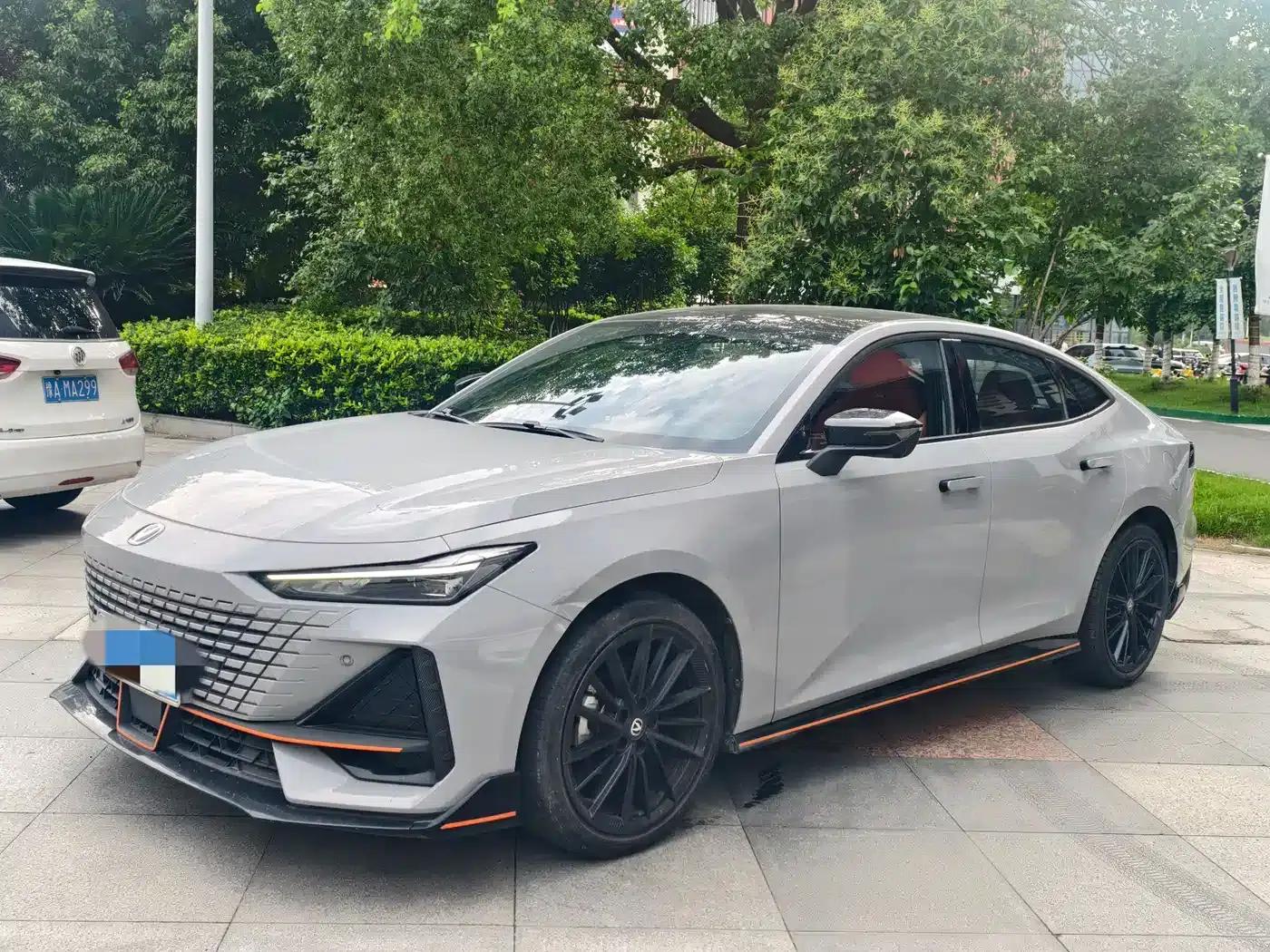 Changan UNI-V 2023 1.5T Sport Edition — миниатюра 1