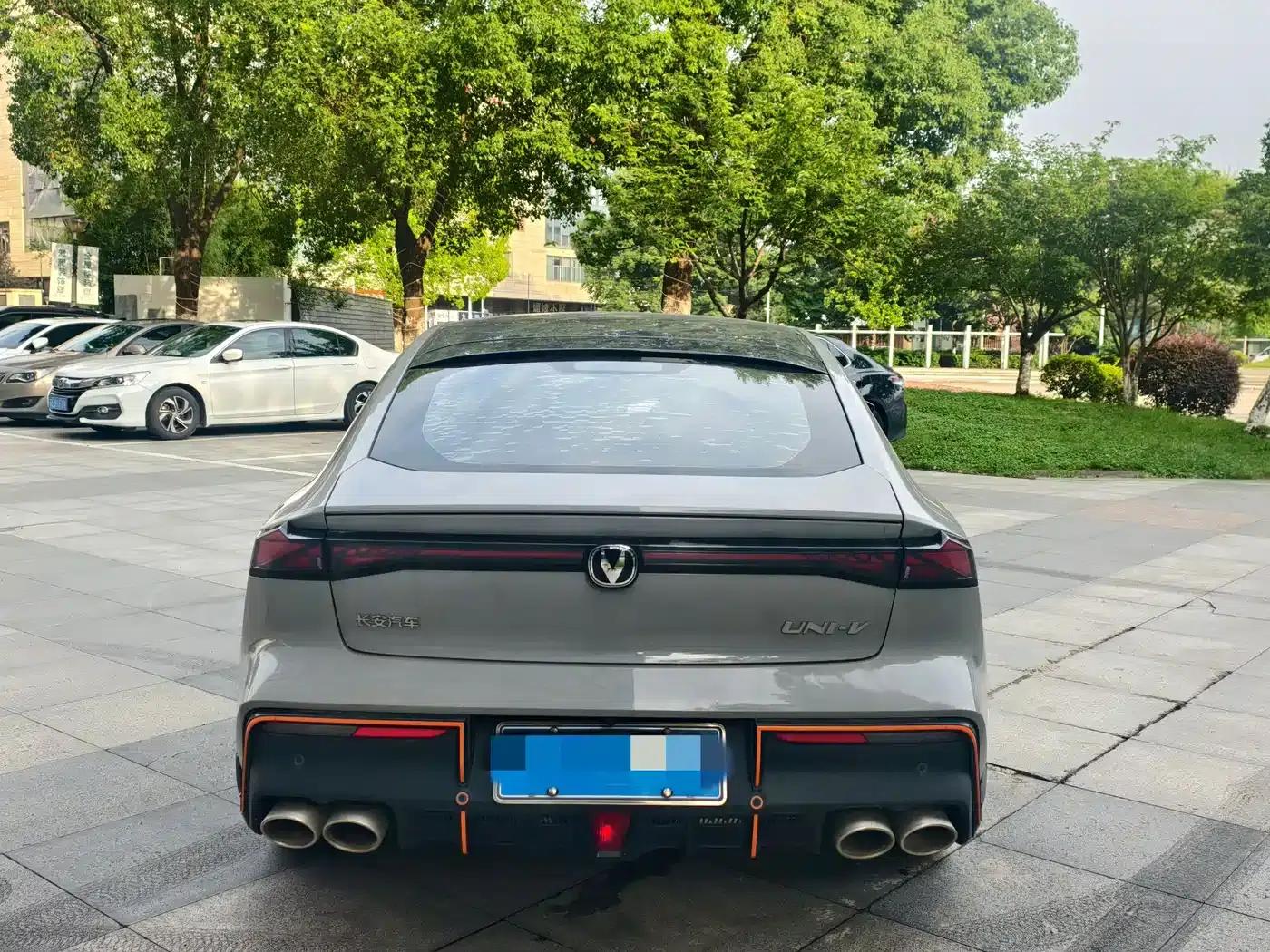 Changan UNI-V 2023 1.5T Sport Edition — миниатюра 4