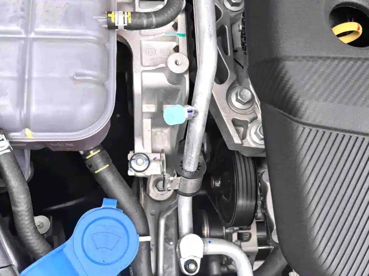 Changan UNI-V 2025 1.5T 500Bar Premium Sport — миниатюра 12