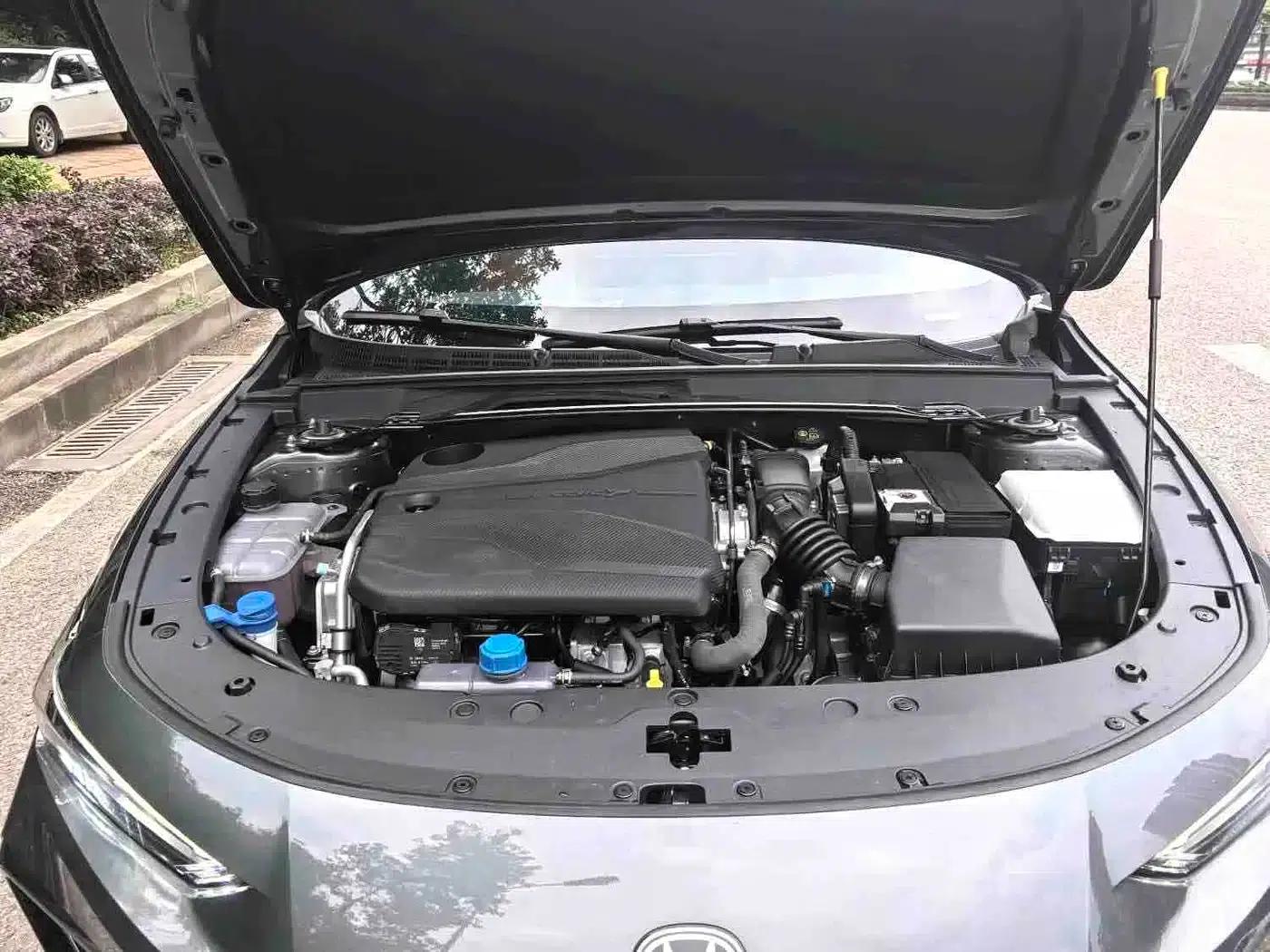 Changan UNI-V 2025 1.5T 500Bar Premium Sport — миниатюра 10