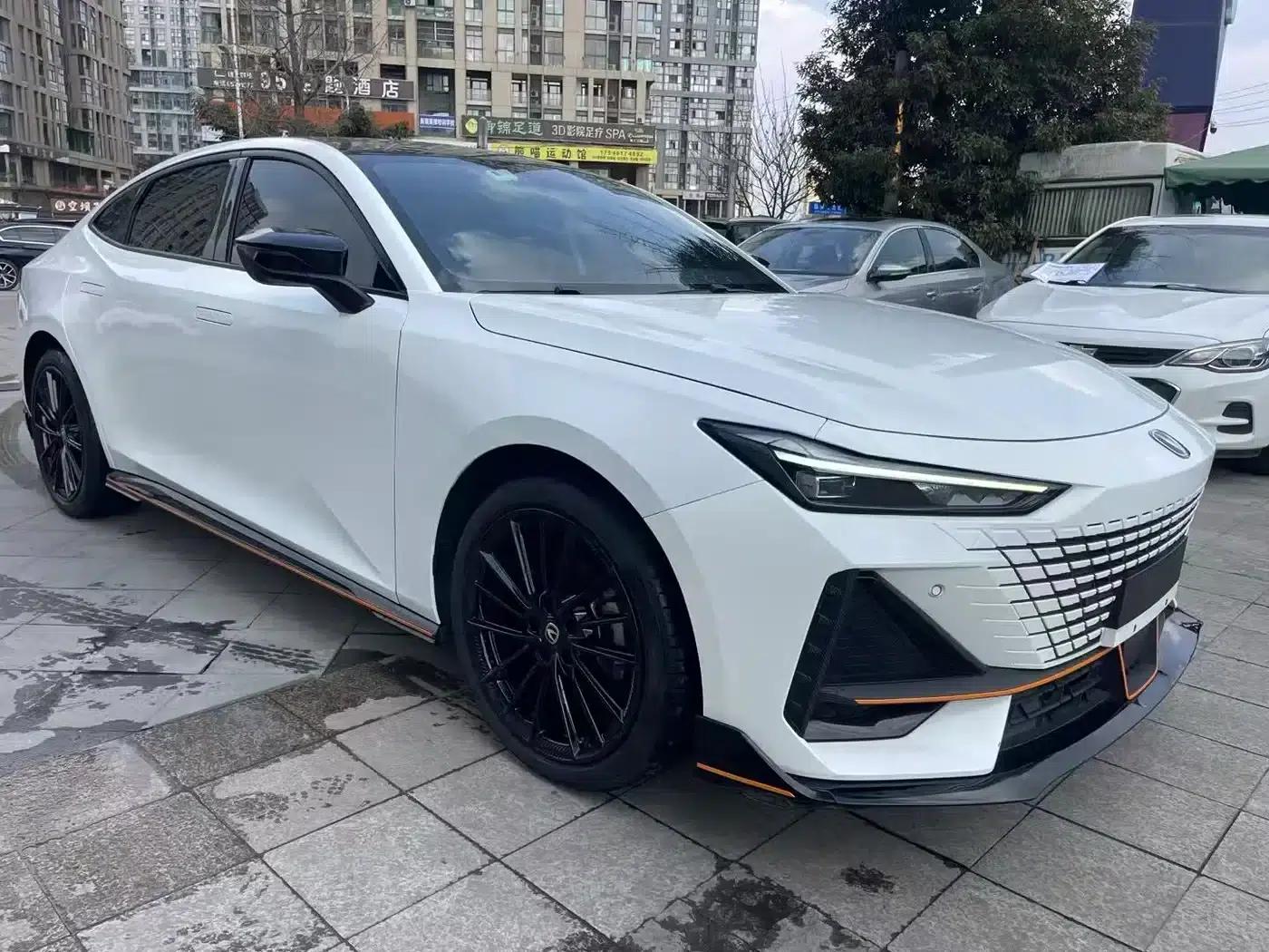 Changan UNI-V 2022 1.5T Sport Edition — миниатюра 2