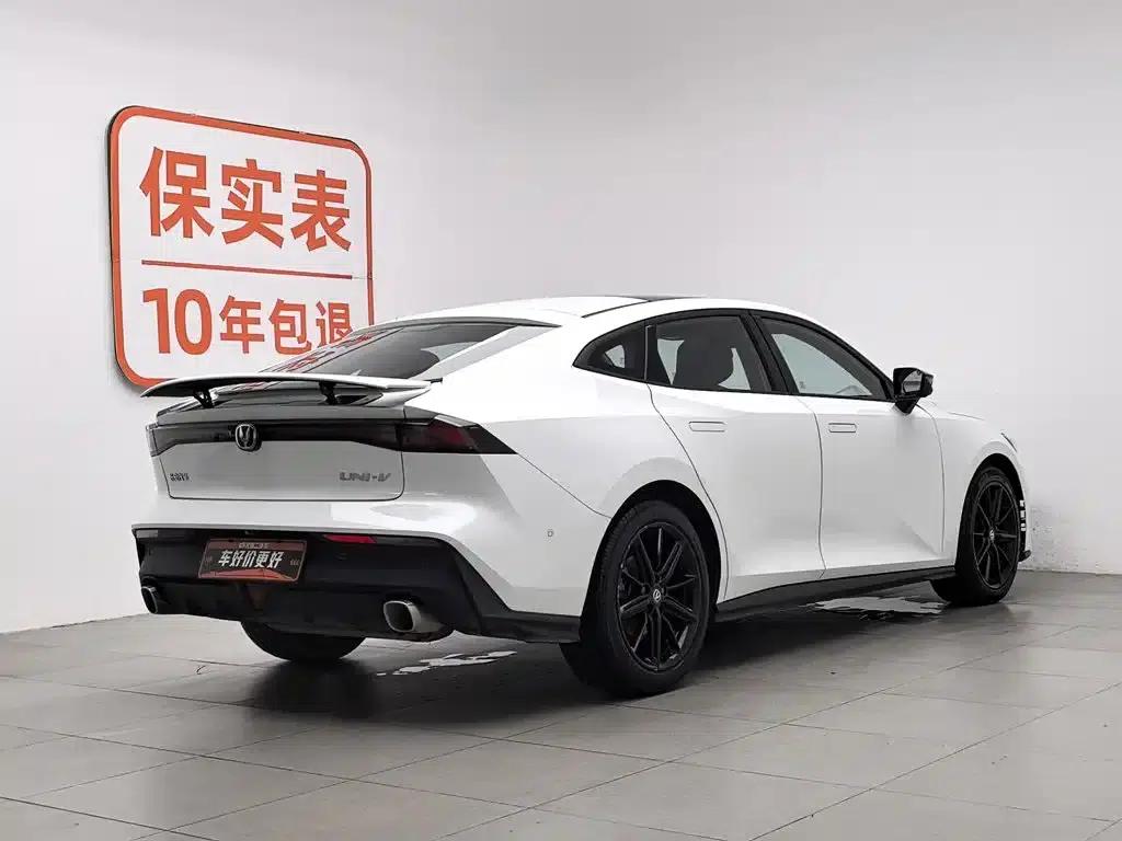 Changan UNI-V 2022 1.5T Smart Navigation Edition — миниатюра 2