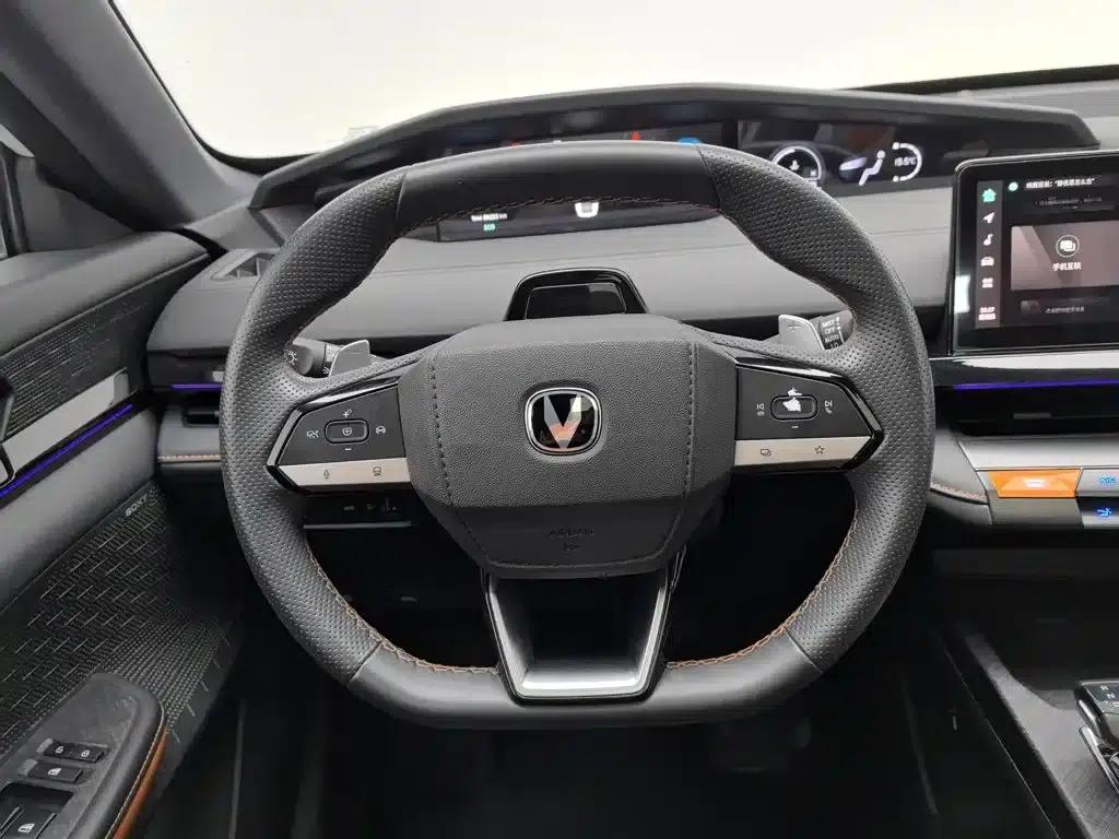 Changan UNI-V 2022 1.5T Smart Navigation Edition — миниатюра 11