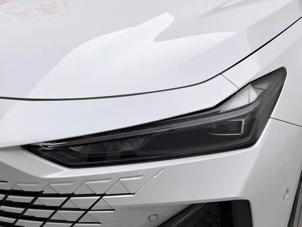 Changan UNI-V 2022 1.5T Smart Navigation Edition — миниатюра 7
