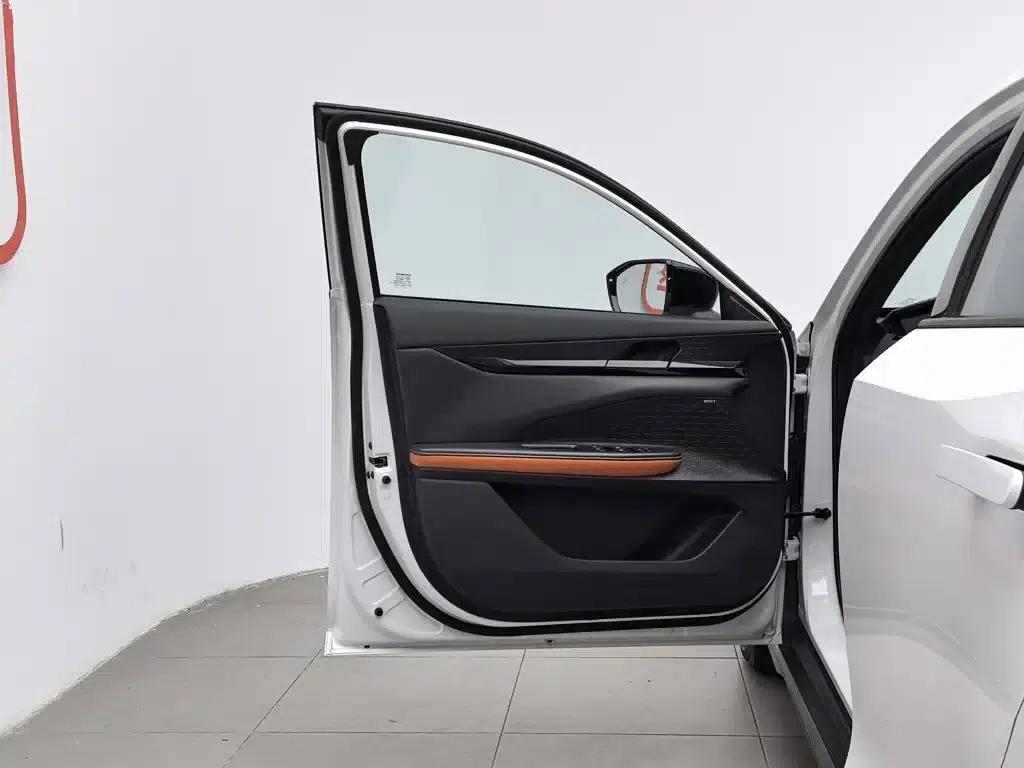 Changan UNI-V 2022 1.5T Smart Navigation Edition — миниатюра 8