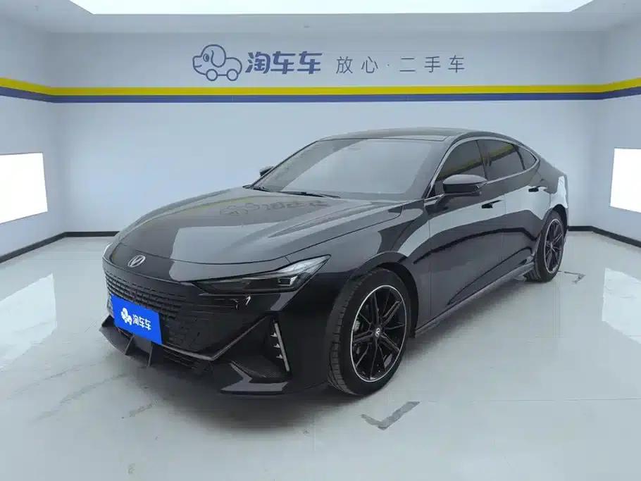 Changan UNI-V 2022 1.5T Premium Edition — миниатюра 1