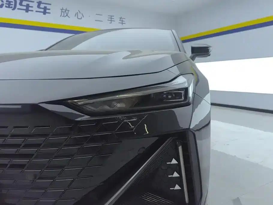 Changan UNI-V 2022 1.5T Premium Edition — миниатюра 5