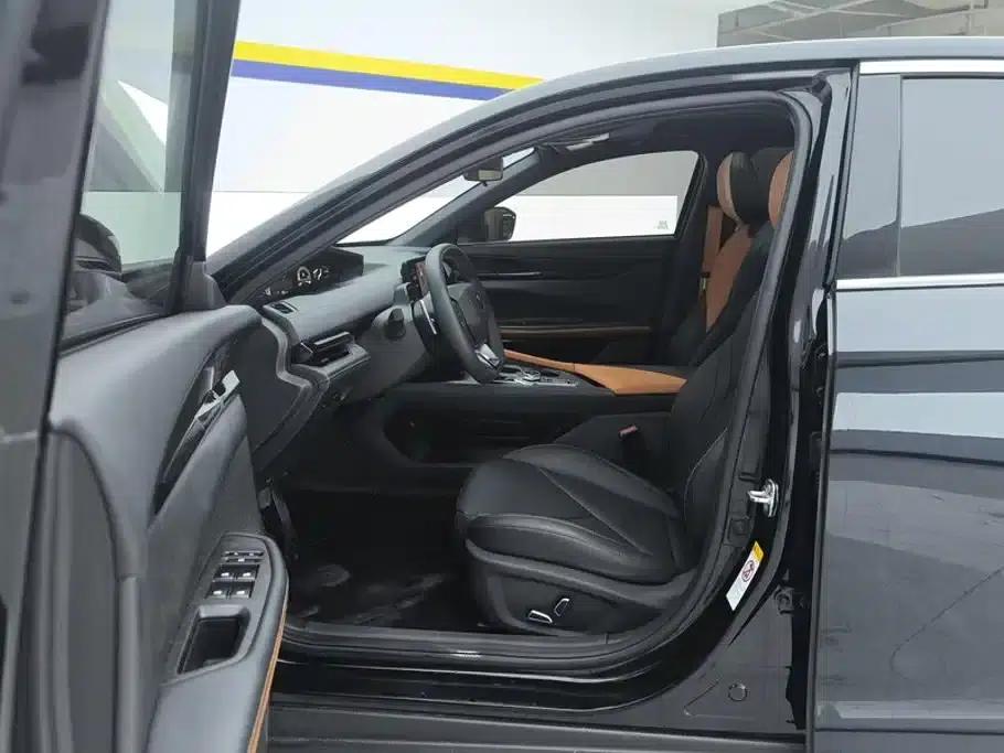 Changan UNI-V 2022 1.5T Premium Edition — миниатюра 9