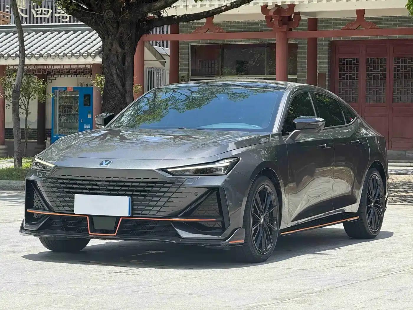 Changan UNI-V 2023 1.5T Sport Edition — миниатюра 1