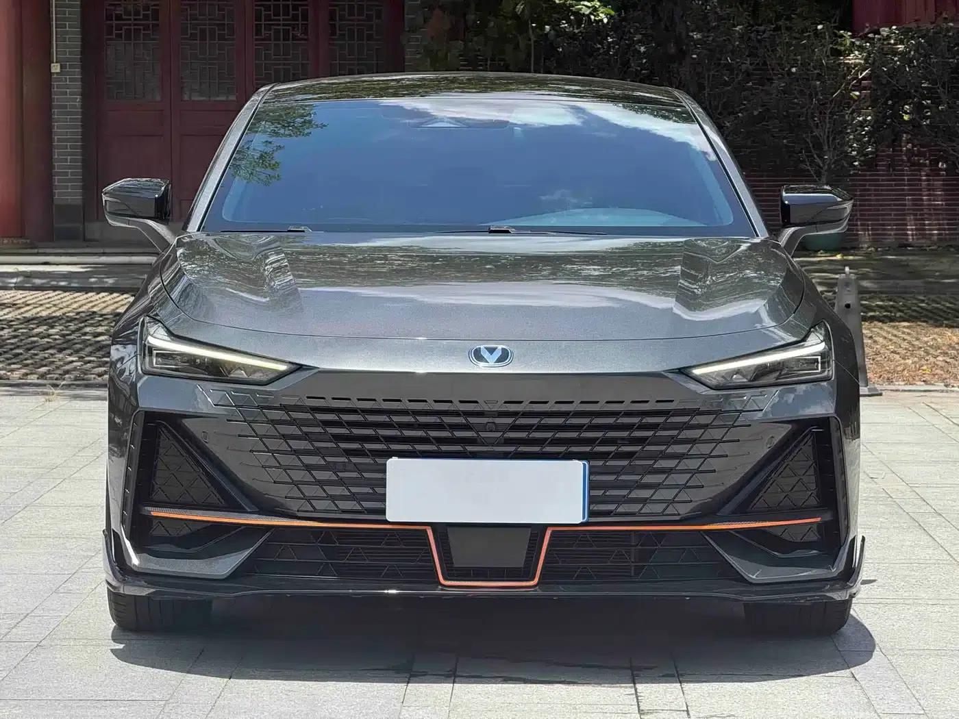 Changan UNI-V 2023 1.5T Sport Edition — миниатюра 2