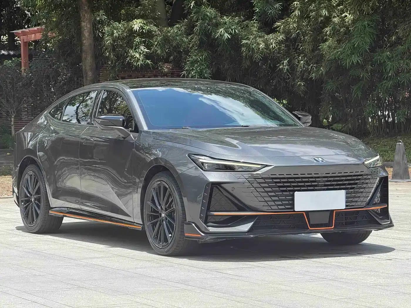 Changan UNI-V 2023 1.5T Sport Edition — миниатюра 3