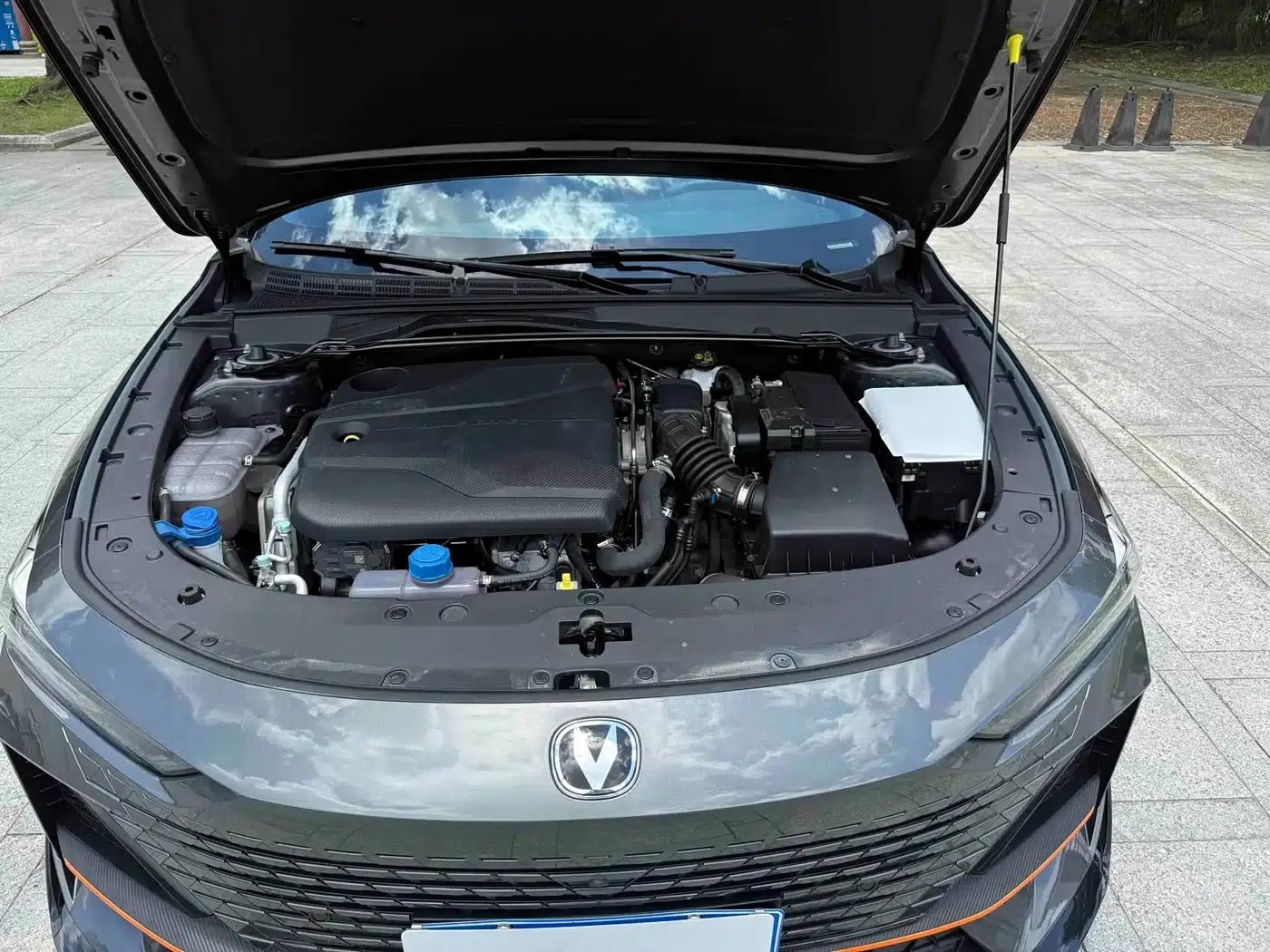 Changan UNI-V 2023 1.5T Sport Edition — миниатюра 22