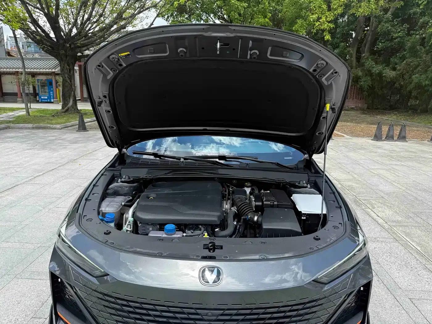 Changan UNI-V 2023 1.5T Sport Edition — миниатюра 23
