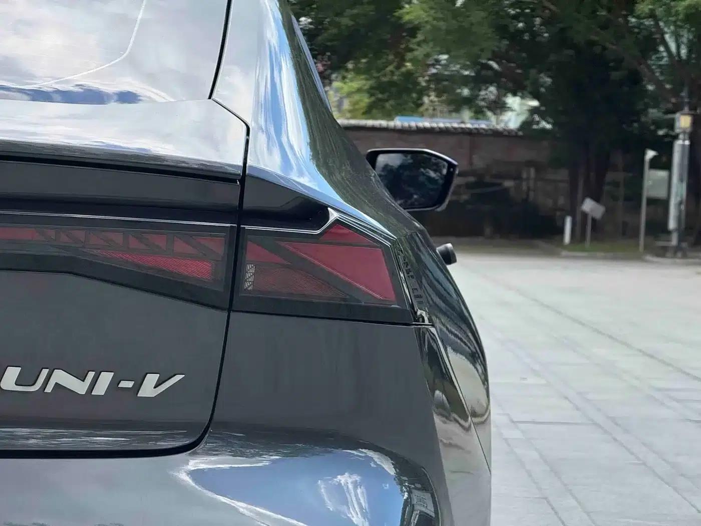 Changan UNI-V 2023 1.5T Sport Edition — миниатюра 8