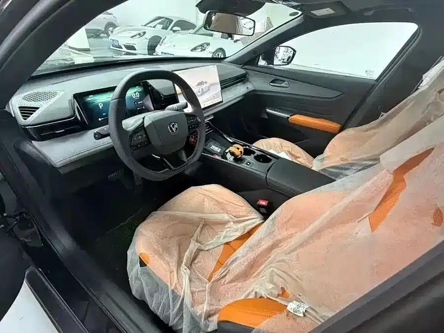 Changan UNI-V 2025 1.5T 500Bar Premium Sport — миниатюра 4