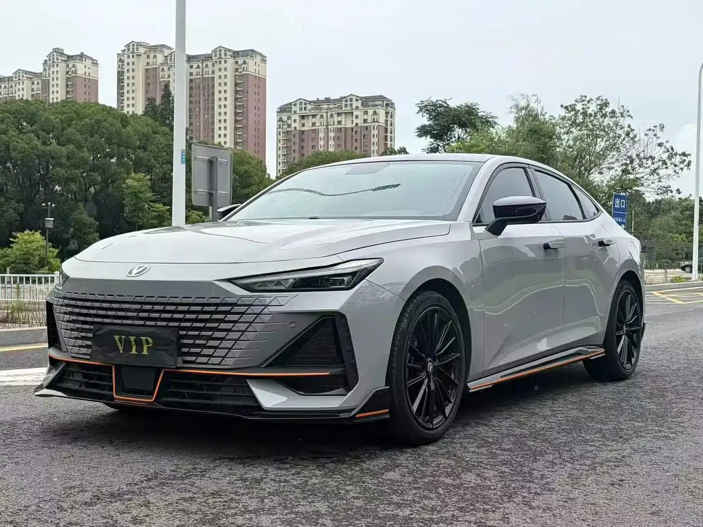 Changan UNI-V 2023 1.5T Premium Edition — миниатюра 1
