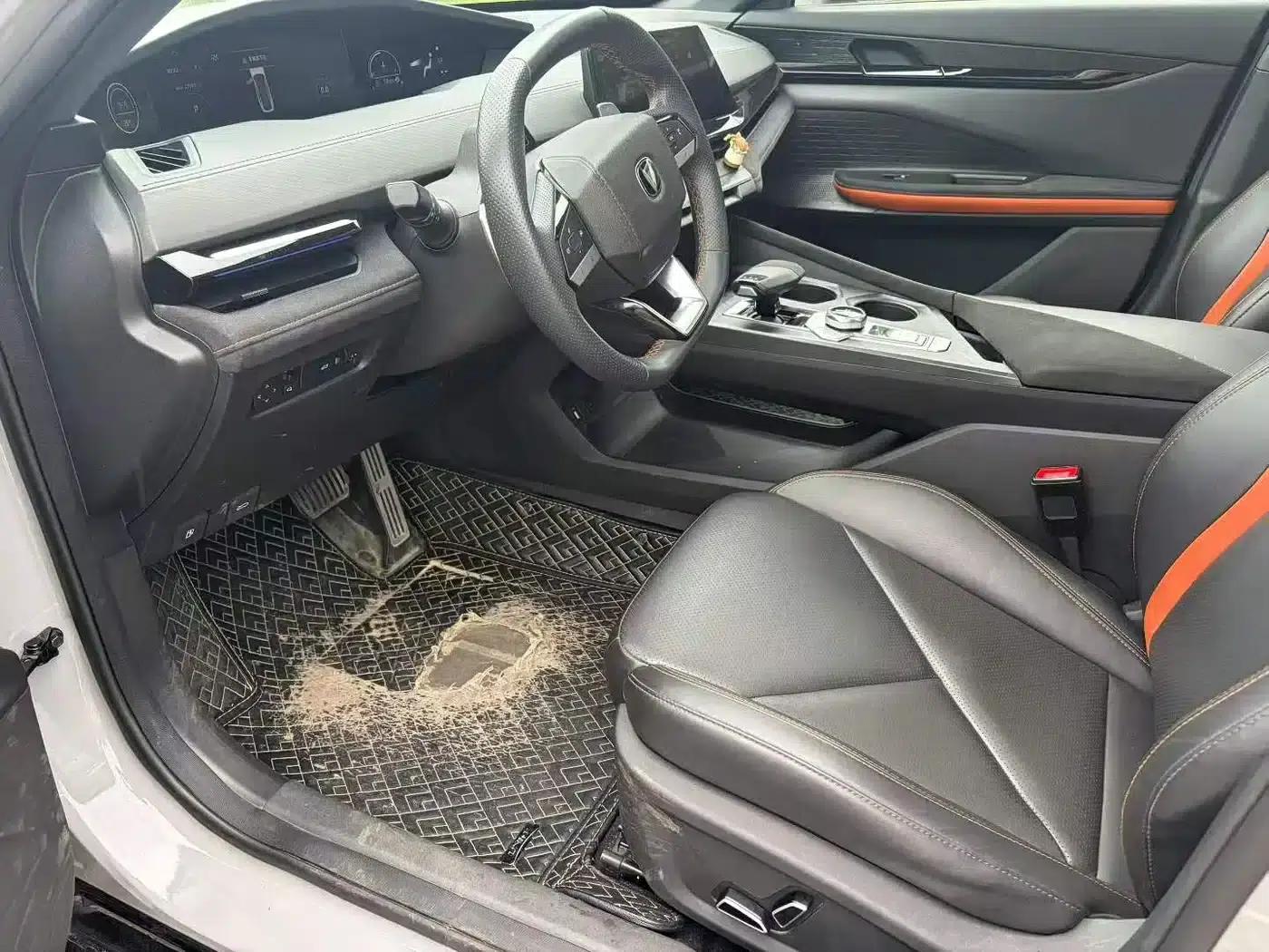 Changan UNI-V 2023 1.5T Premium Edition — миниатюра 4