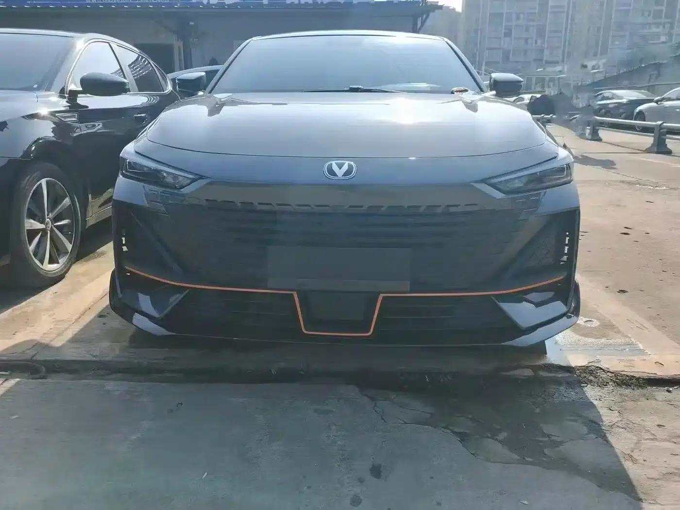 Changan UNI-V 2022 1.5T Sport Edition — миниатюра 2