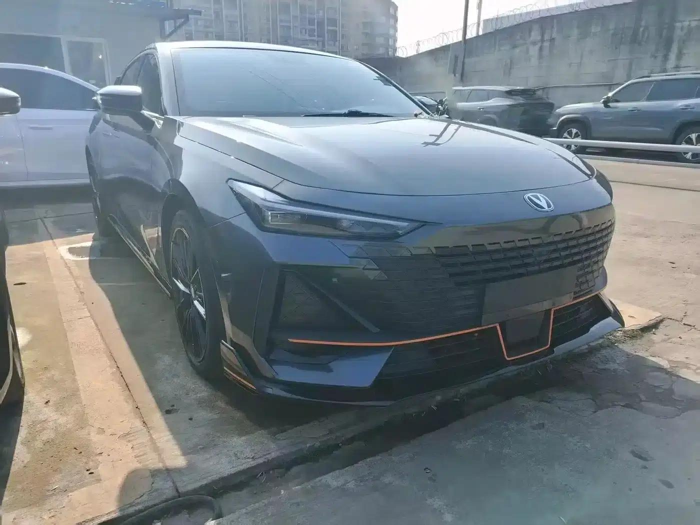 Changan UNI-V 2022 1.5T Sport Edition — миниатюра 3