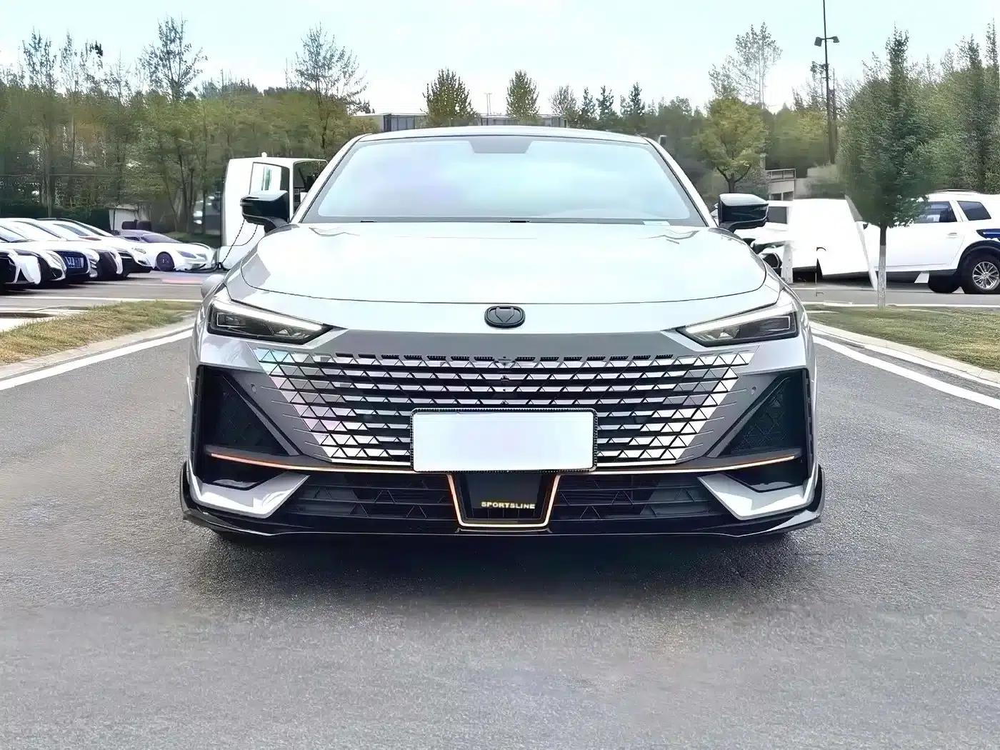 Changan UNI-V 2022 1.5T Premium Edition — миниатюра 2