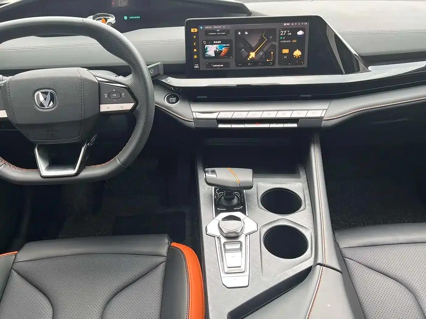 Changan UNI-V 2022 1.5T Premium Edition — миниатюра 4