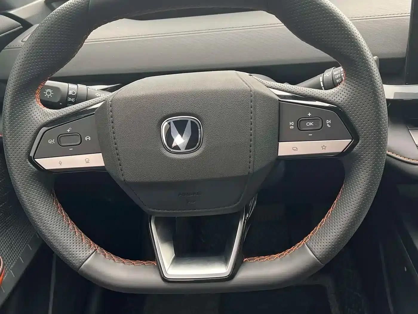 Changan UNI-V 2022 1.5T Premium Edition — миниатюра 5
