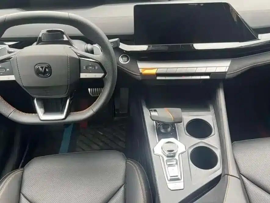 Changan UNI-V 2022 1.5T Premium Edition — миниатюра 3
