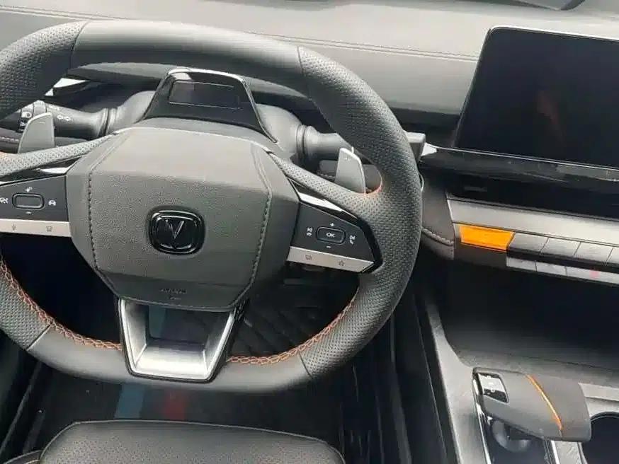 Changan UNI-V 2022 1.5T Premium Edition — миниатюра 4