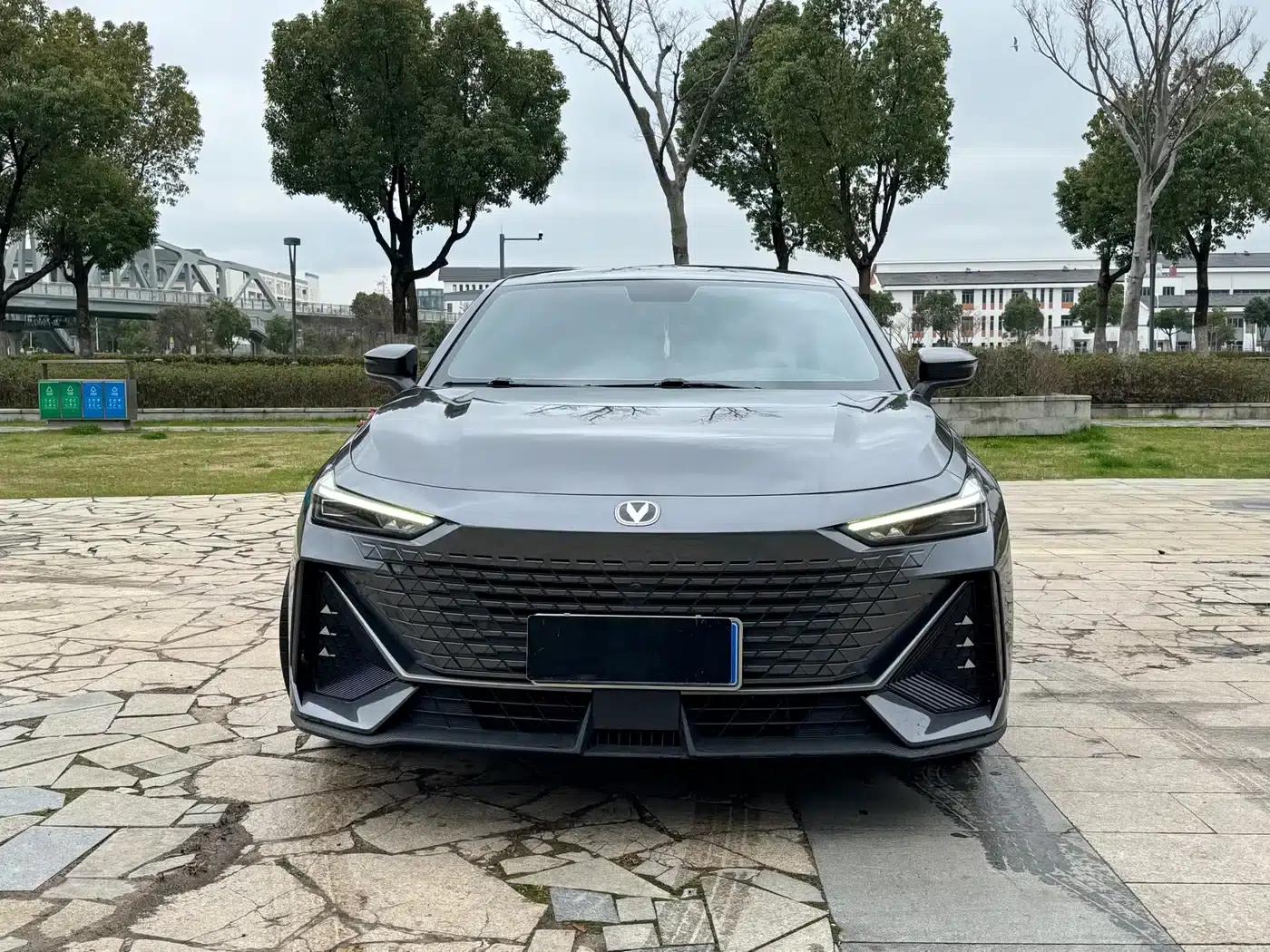 Changan UNI-V 2022 1.5T Premium Edition — миниатюра 2