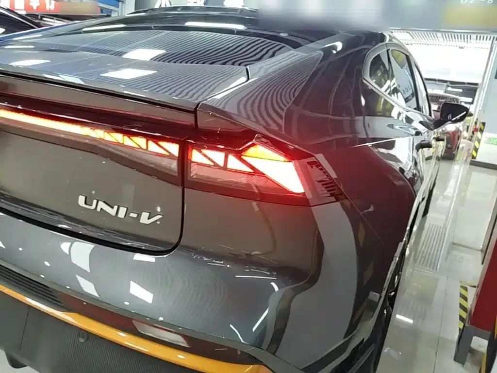 Changan UNI-V 2024 1.5T Premium Sport — миниатюра 8