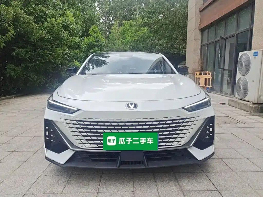 Changan UNI-V 2022 1.5T Premium Edition — миниатюра 3