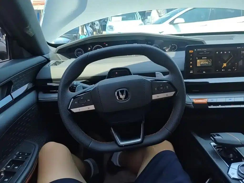 Changan UNI-V 2022 1.5T Premium Edition — миниатюра 11