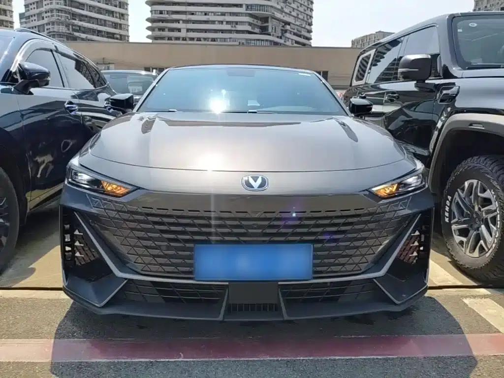 Changan UNI-V 2022 1.5T Premium Edition — миниатюра 3