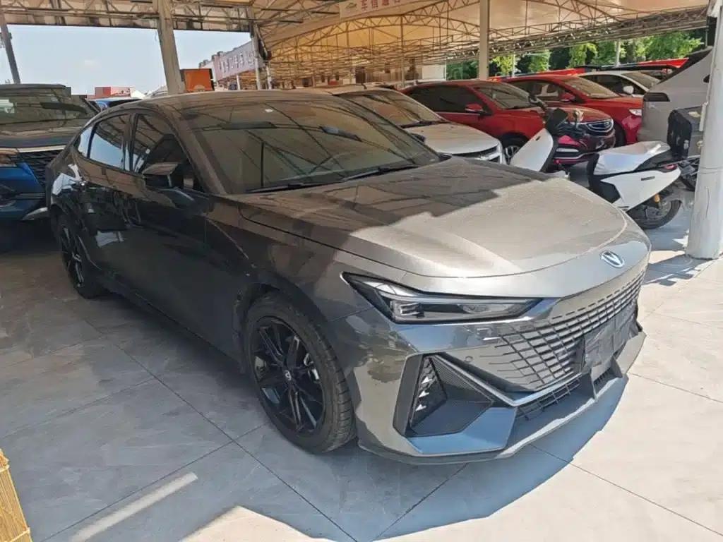 Changan UNI-V 2022 1.5T Premium Edition — миниатюра 22