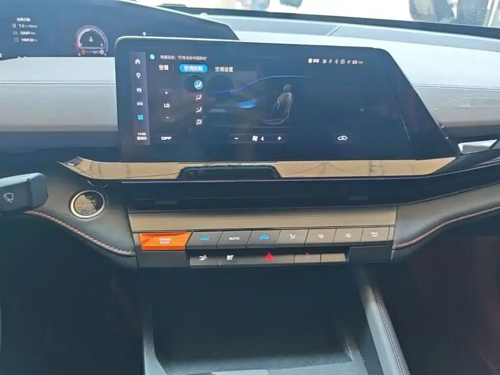 Changan UNI-V 2022 1.5T Premium Edition — миниатюра 9