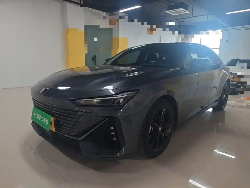 Changan UNI-V 2023 1.5T Premium Edition — миниатюра 1