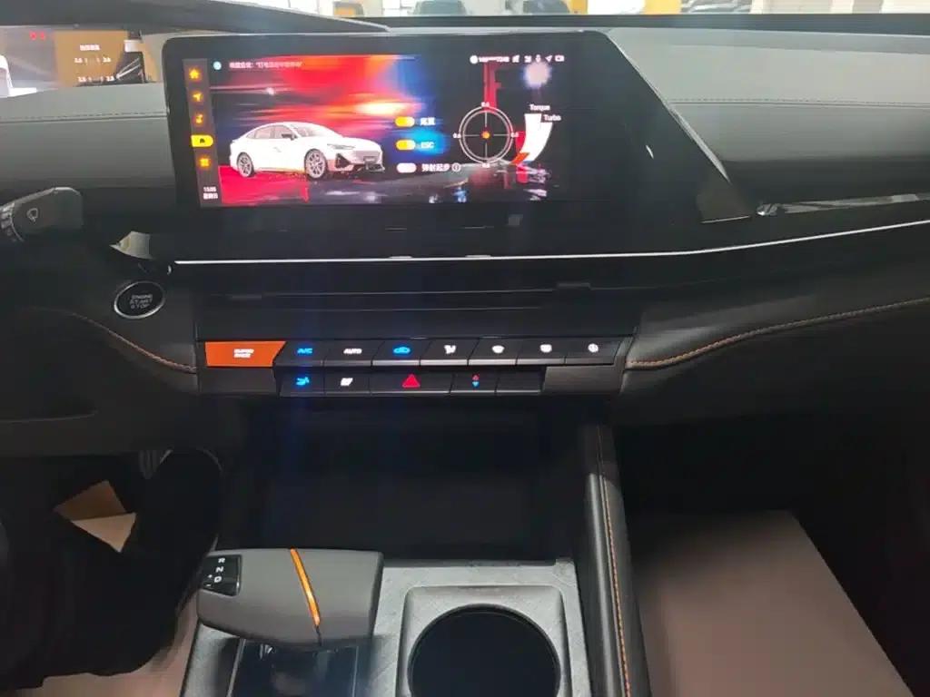 Changan UNI-V 2023 1.5T Premium Edition — миниатюра 13