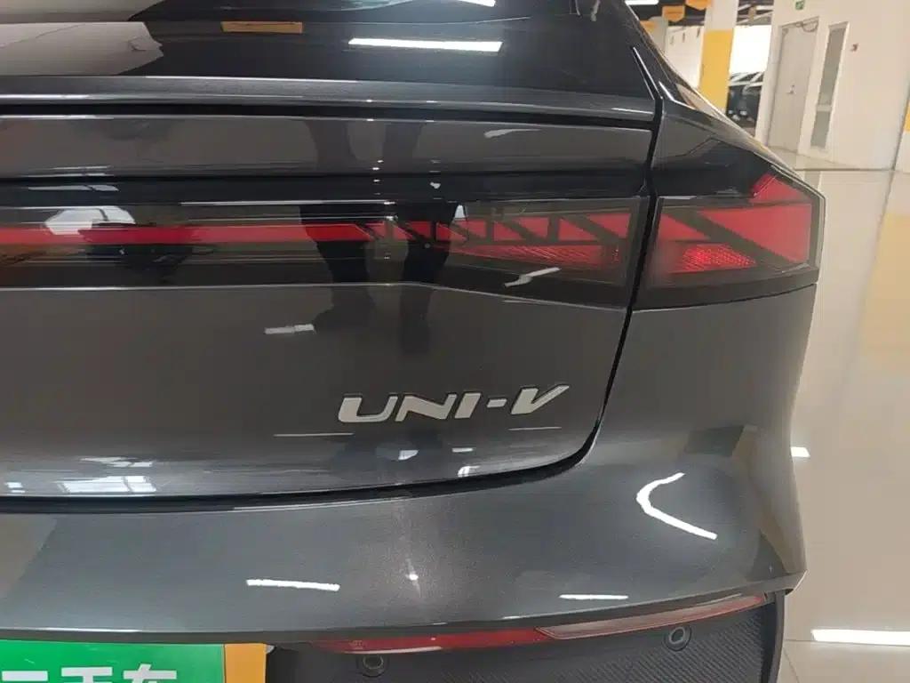 Changan UNI-V 2023 1.5T Premium Edition — миниатюра 8