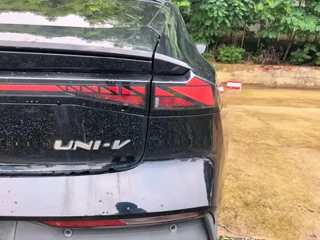 Changan UNI-V 2023 1.5T Premium Edition — миниатюра 8