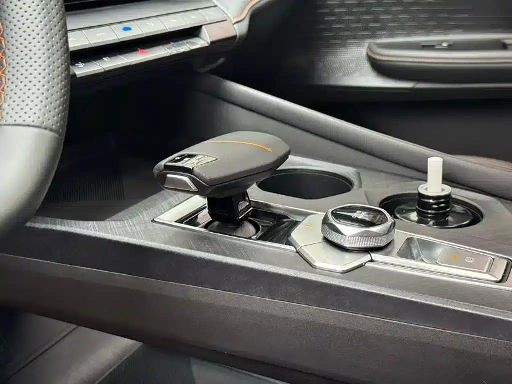 Changan UNI-V 2024 1.5T Premium Edition — миниатюра 12