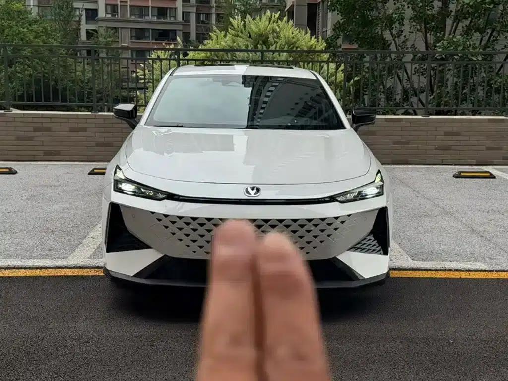 Changan UNI-V 2024 1.5T Premium Edition — миниатюра 4